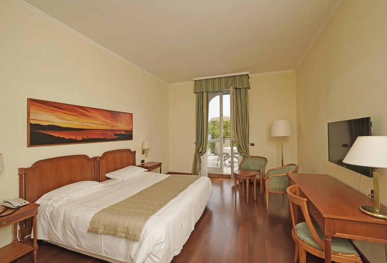 Hotel Savoy Palace Gardone Riviera Exterior foto