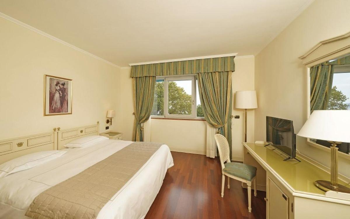 Hotel Savoy Palace Gardone Riviera Exterior foto