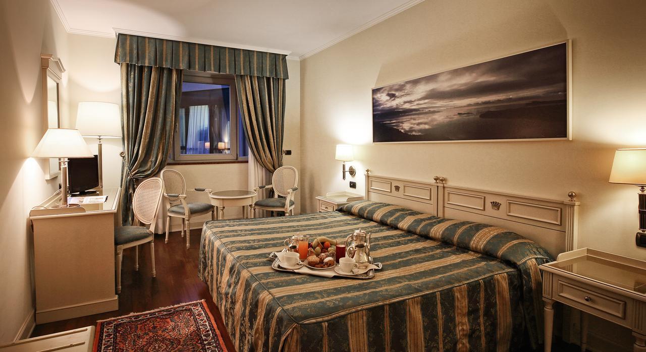 Hotel Savoy Palace Gardone Riviera Exterior foto