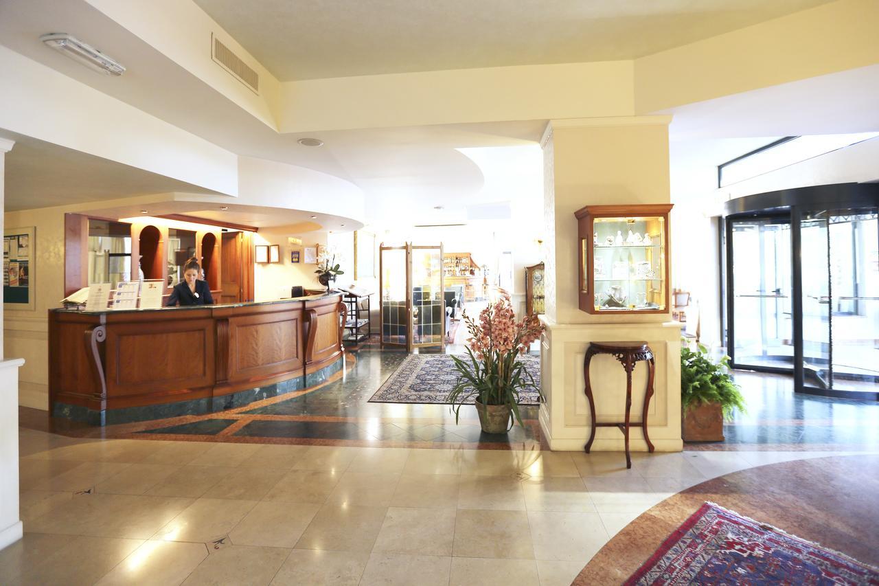 Hotel Savoy Palace Gardone Riviera Exterior foto